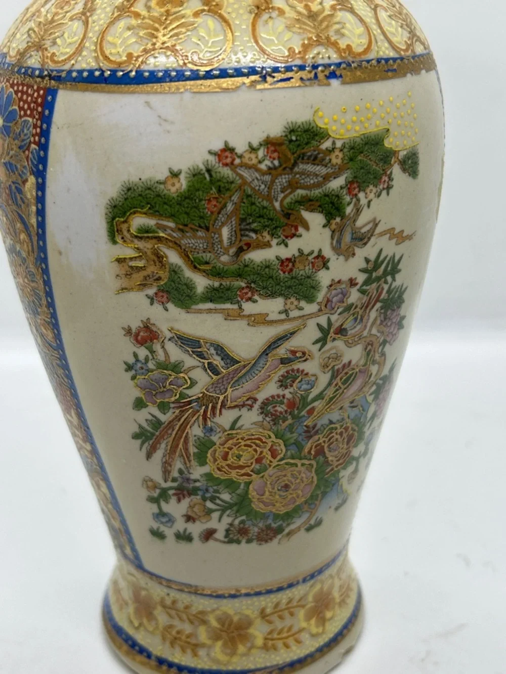 LARGE  SATSUMA 10-INCH HAND PAINTED  MID-20TH CENTURY VASE AMAZING ARTWORK!